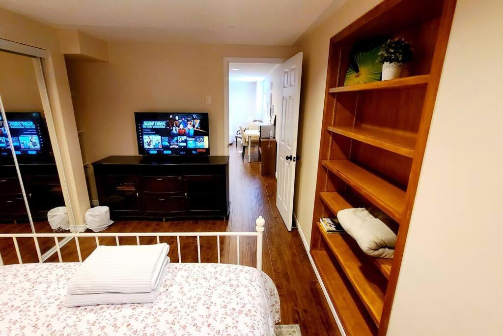 Spacious And Bright Unit With Natural Light. Pickering Kültér fotó