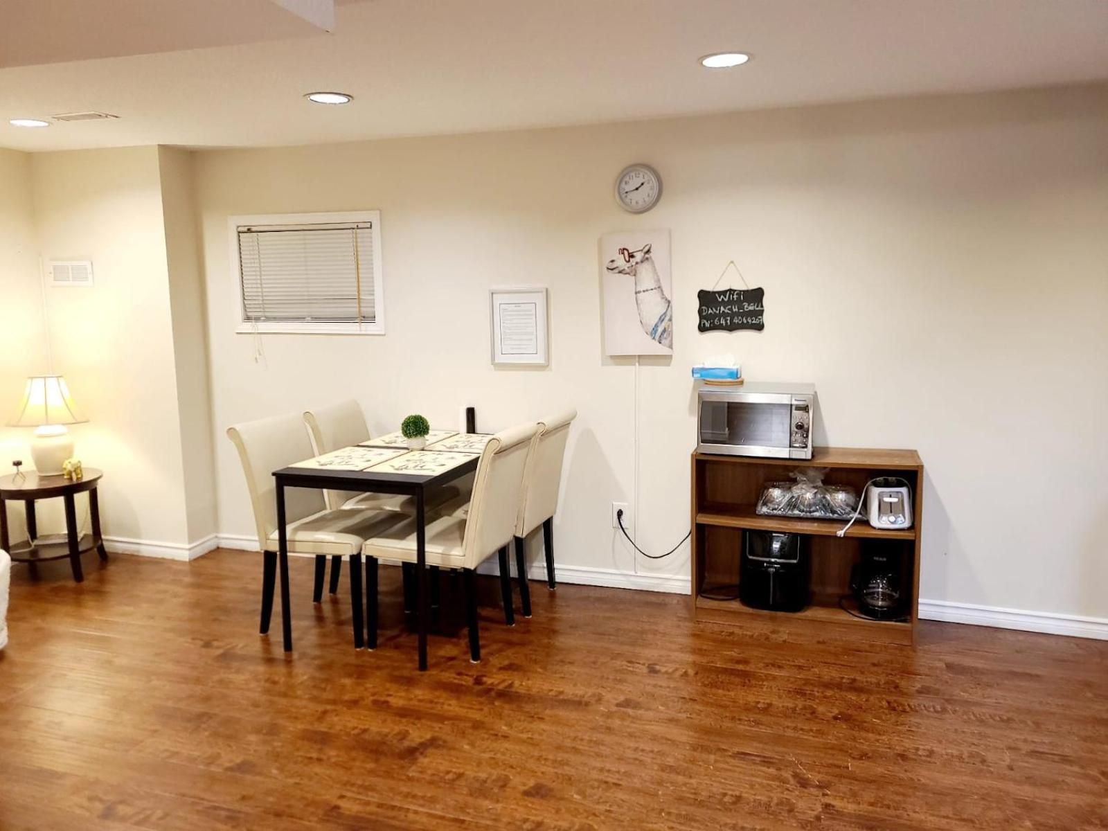 Spacious And Bright Unit With Natural Light. Pickering Kültér fotó